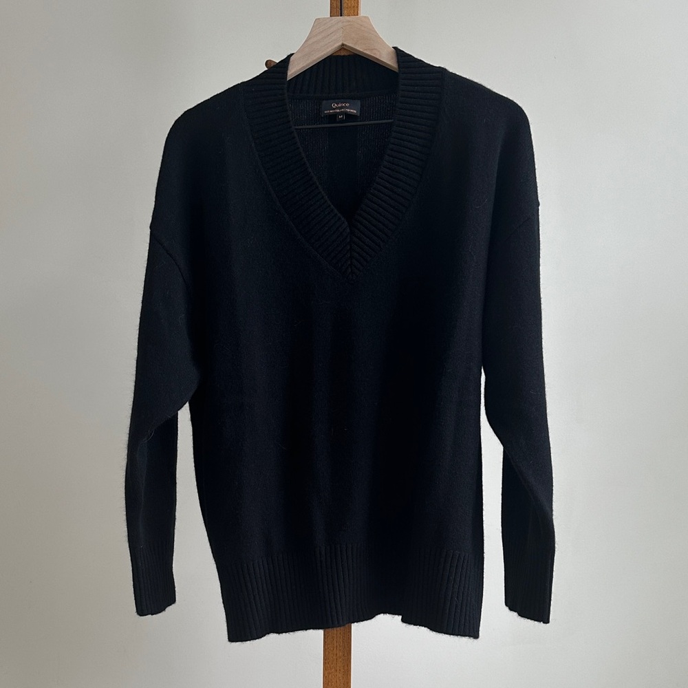 Cashmere Quince Women’s V-Neck Black Sweater